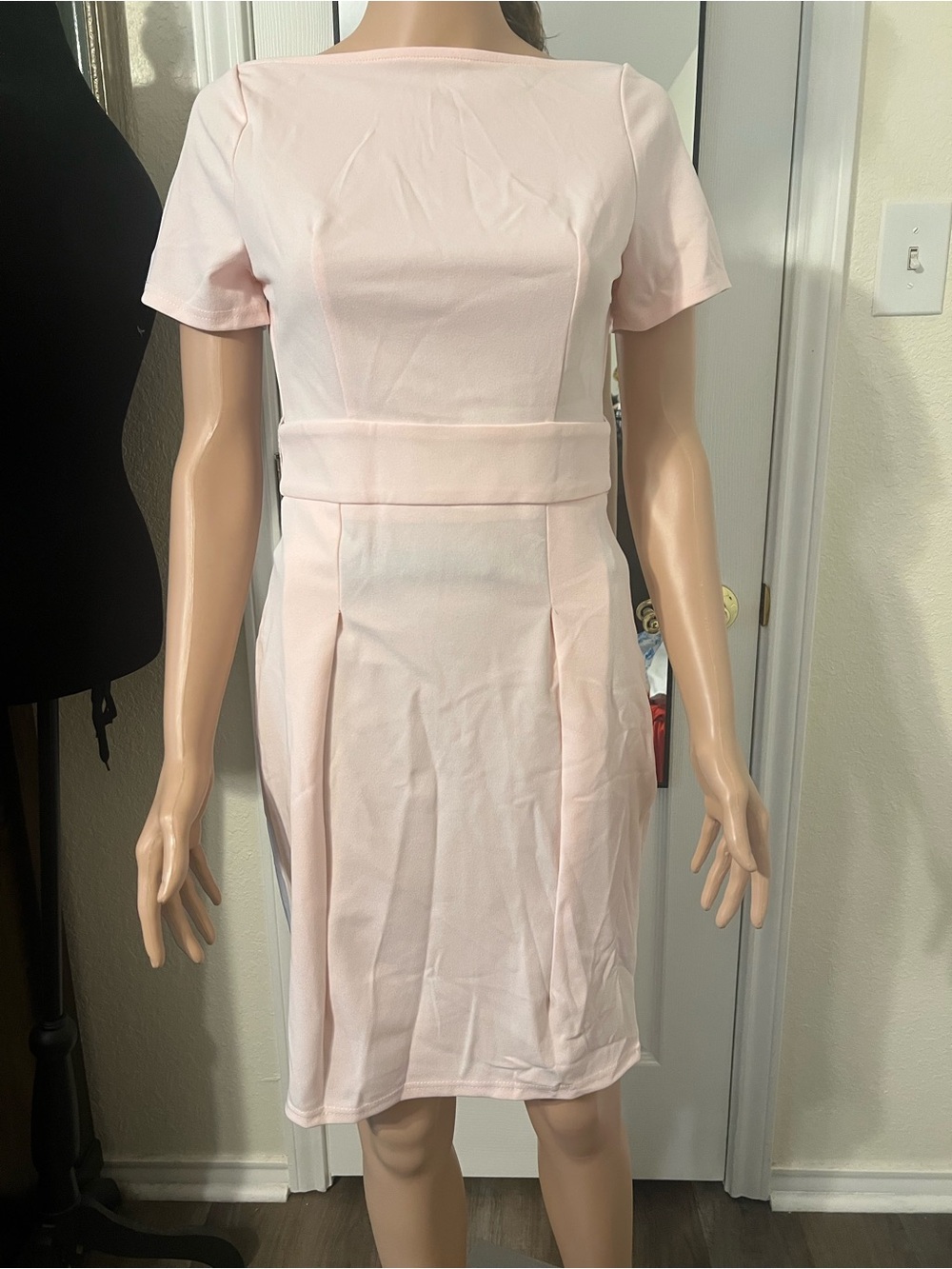 Tailored Short Sleeve Midi Dress in Pale Pink